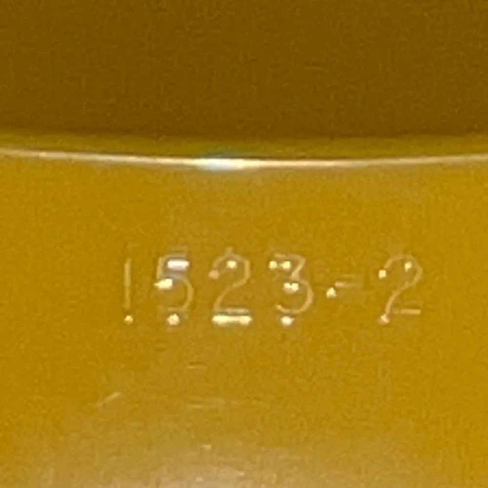 Vintage Tupperware #1523 Large 2 QT. Yellow Colander Strainer Pour‎ Spout Lemon